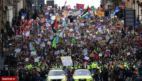 معترضان جوان در راهپیمایی «جمعه ها برای آینده» در گلاسکو-اسکاتلند