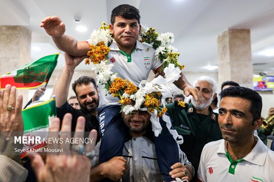 آئین استقبال از ورزشکاران پارالمپیکی خوزستان صبح چهارشنبه ۲۱ شهریور ۱۴۰۳ با استقبال مردم و مسئولین در فرودگاه اهواز برگزار شد.