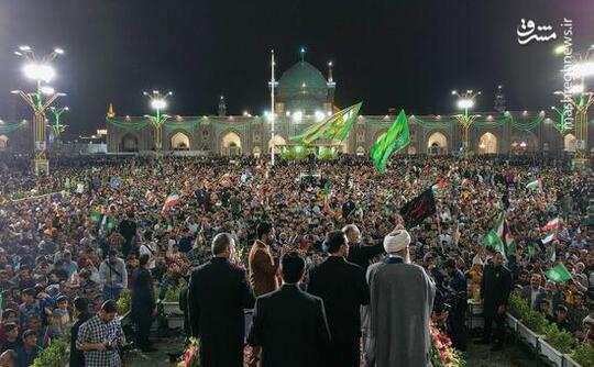 بزرگترین محفل قرآنی جهان، همزمان با آغاز امامت حضرت مهدی (عج) شامگاه پنجشنبه ۲۲ شهریور ۱۴۰۳ با حضور میزبانان برنامه «محفل» در صحن پیامبر اعظم (ص) حرم مطهر رضوی برگزار شد.