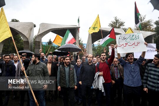 در پی محکومیت جنایات رژیم صهیونیستی در لبنان دانشجویان و اساتید دانشگاه تهران به تجمع پرداخته و اعتراض خود را به این رژیم کودک کشاعلام داشتند.