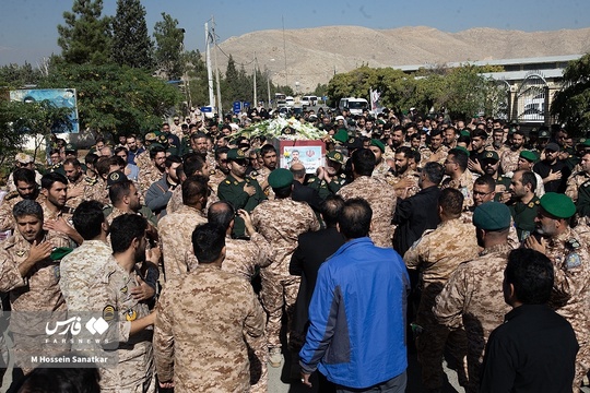 آیین وداع با پیکر شهید حامد جندقی چهارشنبه ۱۶ آبان ۱۴۰۳ در تیپ صابرین نیروی زمینی سپاه برگزار شد.