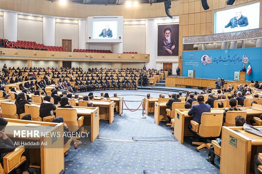 مراسم بزرگداشت مقام پرستار با حضور مسعود پزشکیان رئیس جمهور صبح امروز ۱۶ آبان ۱۴۰۳ برگزار شد.