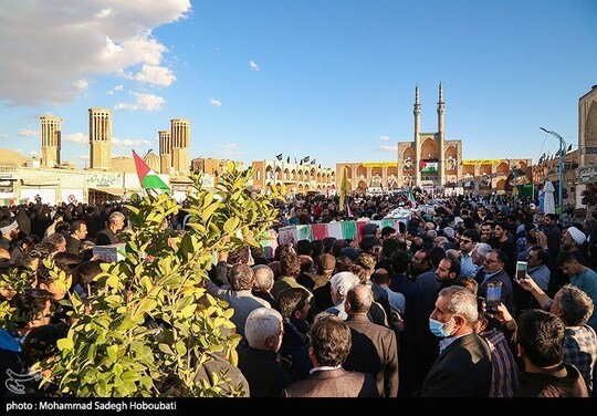 آئین استقبال از ۸ شهید گمنام در حسینیه امیرچخماق یزد برگزار شد، این شهدا پس از یک هفته در نقاط مختلف استان یزد به خاک سپرده شوند.