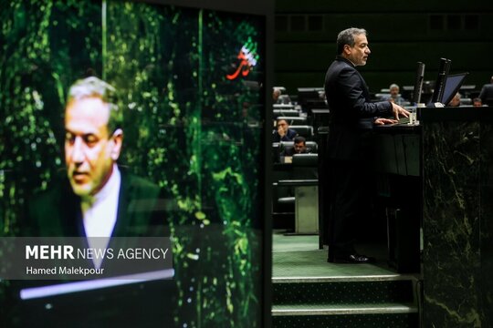 جلسه غیرعلنی مجلس شورای اسلامی به ریاست محمدباقر قالیباف با حضور سیدعباس عراقچی وزیر امور خارجه با موضوع تحولات اخیر سوریه برگزار شد.