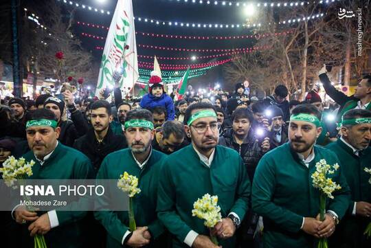 گلباران حرم مطهر رضوی در شب میلاد جوادالائمه (ع)