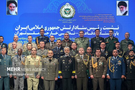 نشست امیردریادار سیاری رئیس ستاد آجا با وابستگان دفاعی - نظامی خارجی مقیم تهران