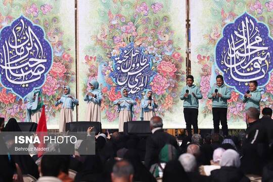 همزمان با فرارسیدن نیمه شعبان، سالروز ولادت باسعادت حضرت مهدی(عج)، کاروان پیاده‌روی شادی از میدان احمدآباد به سمت میدان تاریخی امام علی(ع) اصفهان به راه افتاد.