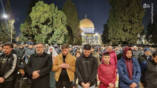 اداره اوقاف اسلامی قدس از حضور ۶۰ هزار فلسطینی در مسجد الاقصی برای اقامه نماز عشا و تراویح در دهمین شب از ماه مبارک رمضان خبر داد.