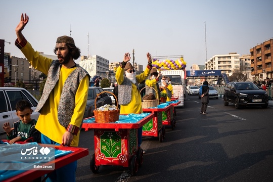 کارناوال شادی نوروز جمعه ۲۴ اسفند به همت شهرداری تهران از میدان هفت تیر تا پارک لاله برگزار شد.