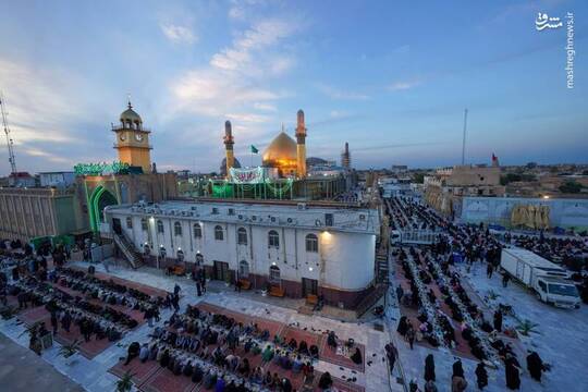 به مناسبت فرا رسیدن ماه مبارک رمضان خادمان حرمین امامین عسکرین در سامرا سفره‌های افطار پهن کردند.