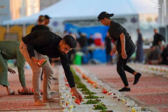 در ایام ماه مبارک رمضان خادمان حرمین امامین عسکرین در سامرا سفره‌های افطار پهن می‌کنند.