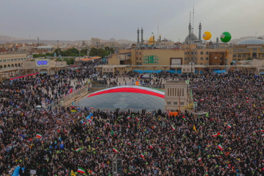 جشن بزرگ «محفل» به مناسبت میلاد بانوی کرامت در میدان آستانه شهر مقدس قم با حضور گسترده دختران و بانوان برگزار شد.