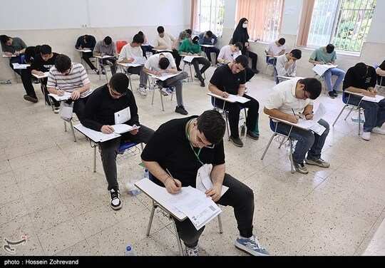 نوبت اول کنکور ۱۴۰۴ با رقابت داوطلبان گروه انسانی و ریاضی آغاز شد.