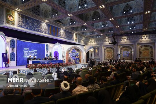 اختتامیه ششمین کنگره جهانی حضرت رضا (ع) با سخنرانی مسعود پزشکیان، رئیس جمهور، شامگاه دوشنبه ۱۵ اردیبهشت در حرم مطهر رضوی برگزار شد.