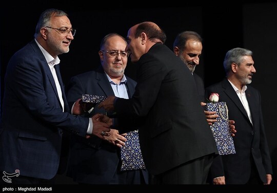 مراسم گرامیداشت مقام شامخ معلم  با حضور شهردار تهران و جمعی کثیری از معلمان در تالار وزارت کشور برگزار شد.