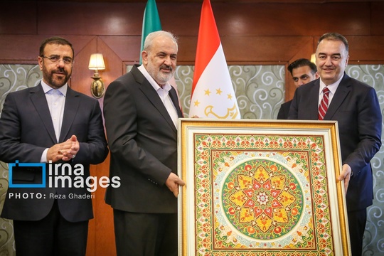 تفاهم‌ نامه همکاری ایران و تاجیکستان صبح سه‌شنبه ۱۶ اردیبهشت در حاشیه هفدهمین اجلاس کمیسیون مشترک دو کشور، با حضور «عباس علی آبادی» وزیر نیرو و «دلیر جمعه» وزیر انرژی و ذخایر آبی تاجیکستان امضا شد.