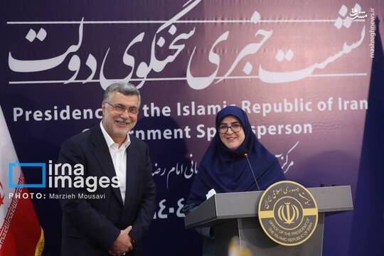 نشست خبری فاطمه مهاجرانی سخنگوی دولت سه‌شنبه ۱۶ اردیبهشت با حضور محمدرضا ظفرقندی وزیر بهداشت در مرکز آموزشی پژوهشی و درمانی امام رضا (ع) واقع در مجتمع بیمارستانی «سینا» برگزار شد.