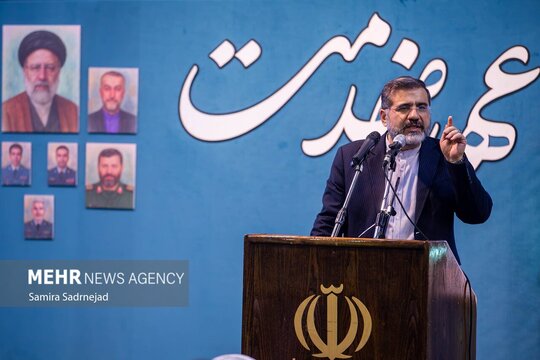 مراسم عهد خدمت، تجدید عهد با خادم حرم ایران با حضور فعالان اجتماعی و جهادی کشور در حسینیه جماران پنجشنبه ۲۵ اردیبشهت ماه برگزار شد.