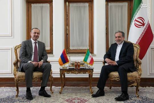 دبیر شورای عالی امنیت ملی ارمنستان امروز شنبه ۲۷ اردیبهشت با سید عباس عراقچی وزیر امور خارجه کشورمان دیدار و گفت‌وگو کرد.