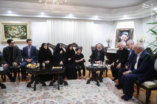 دیدار پزشکیان با خانواده شهدای خدمت