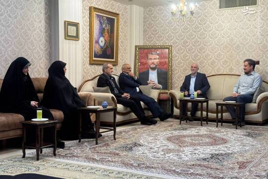 دیدار پزشکیان با خانواده شهدای خدمت