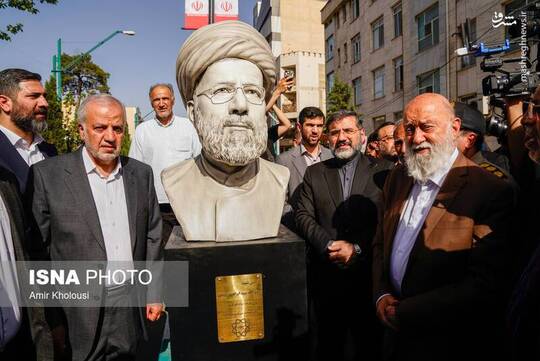 رونمایی از سردیس شهید رئیسی در میدان پاستور