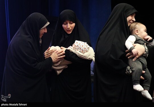 گردهمایی مادران آینده ساز صبح امروز چهار شنبه ۳۱ اردیبهشت ماه به همت شهرداری منطقه ۱۴ تهران برگزار شد.