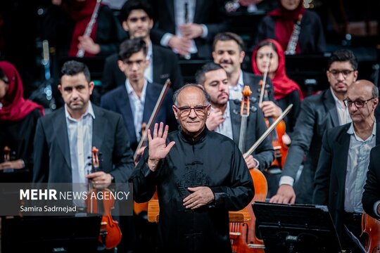 ارکستر سمفونیک تهران با رهبری نصیر حیدریان، شامگاه یکشنبه ۴ خرداد، سمفونی «فلک الافلاک» را در تالار وحدت تهران به اجرا درآورد.