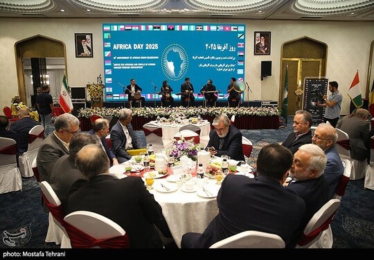مراسم روز آفریقا با حضور عباس عراقچی وزیر امور خارجه و سفرای خارجی شامگاه یکشنبه در هتل استقلال برگزار شد.