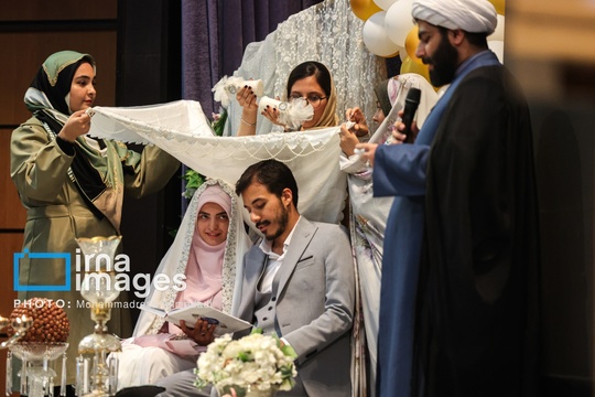 جشن ازدواج دانشجویی ۵۰ زوج دانشجو، عصر چهارشنبه  همزمان با سالروز ازدواج حضرت علی (ع) و حضرت فاطمه (س) و با هدف ترویج فرهنگ ازدواج آسان و تحکیم بنیان خانواده در دانشگاه علوم پزشکی ایران برگزار شد.