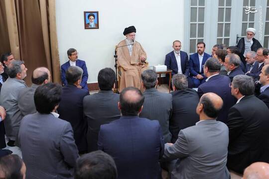 وزیر کشور و استانداران ظهر امروز چهارشنبه با حضرت آیت‌الله خامنه‌ای رهبر انقلاب اسلامی دیدار کردند.