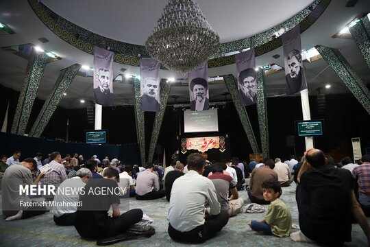مراسم معنوی دعای عرفه روز پنجشنبه ۱۵ خرداد با حضور دانشگاهیان و مردم خداجوی تهران در دانشگاه تهران برگزار شد.