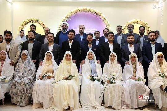 ششمین ازدواج دانشجویی دانشگاه جامع امام حسین (ع)، امروز یکشنبه ۱۸ خرداد ماه در مجموعه پذیرایی طلاییه برگزار شد.