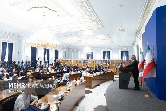 نشست خبری اسماعیل بقایی، سخنگوی وزارت امور خارجه صبح امروز دوشنبه ۱۹ خرداد با حضور اصحاب رسانه برگزار شد.