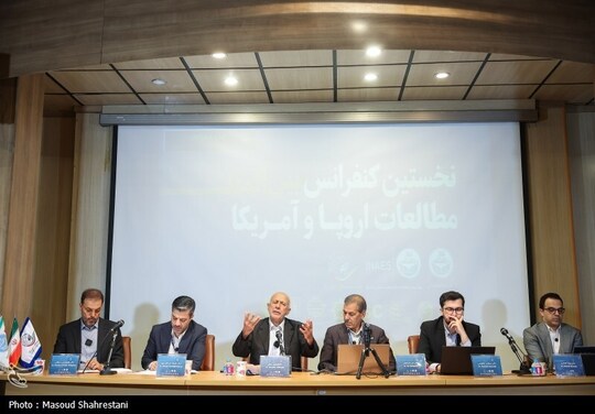 دومین روز نخستین کنفرانس بین المللی مطالعات اروپا و امریکا صبح روز سه شنبه ۲۰ خرداد ماه دانشکده مطالعات جهان برگزار شد.