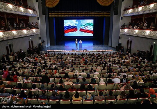 مراسم افتتاحیه هفته فرهنگی روسیه در ایران با حضور وزرای فرهنگ ایران و روسیه به همراه برترین هنرمندان کشور روسیه در تالار وحدت برگزار شد.