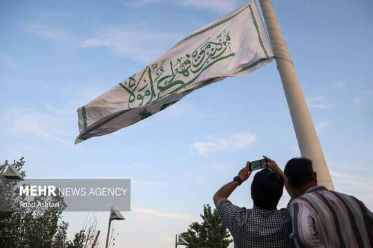 آئین اهتزاز بزرگ‌ترین پرچم علوی به وسعت ۱۰۰۰ متر مربع، عصر امروز چهارشنبه ۲۱ خرداد در اراضی عباس آباد برگزار شد.
