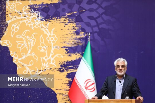 شهید دکتر محمدمهدی طهرانچی رئیس دانشگاه آزاد اسلامی و از دانشمندان برجسته هسته‌ای ساعاتی پیش در پی حمله رژیم صهیونیستی به درجه رفیع شهادت رسید.