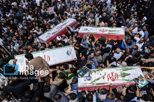 پیکرهای مطهر شهید خدمت و امنیت که در حمله ناجوانمردانه رژیم صهیونیستی روز شنبه ۲۴ خرداد در خرم آباد به شهادت رسیده بودند صبح دوشنبه  با حضور مردم تشییع و تدفین شد.