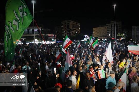تجمع مردمی اعتراض به جنایات رژیم صهیونیستی شامگاه یکشنبه با حضور گسترده زائران و مجاوران حرم رضوی در میدان بیت‌المقدس مشهد برگزار شد.