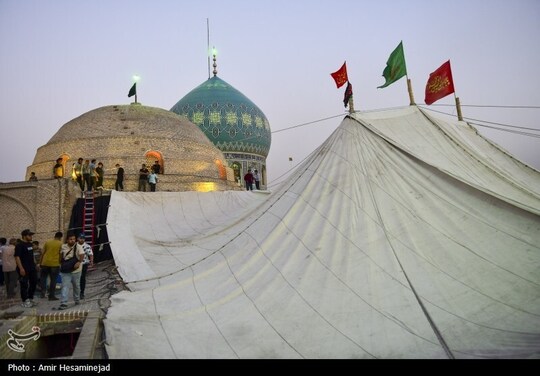 آئین سنتی برافراشتن خیمه عزای سیدالشهدا (ع) در چهل اختران قم