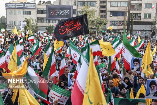 تجمع مردمی حمایت از عملیات«بشارت فتح» در تهران