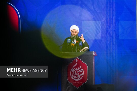 رزمایش میانداران خدمت با حضور و سخنرانی حجت‌الاسلام محمد قمی رئیس سازمان تبلیغات اسلامی در مصلی تهران برگزار شد.