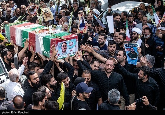 پیکر مطهر شش شهید مدافع وطن که در حملات اخیر رژیم صهیونیستی به شهادت رسیدند، با حضور پرشور مردم مؤمن و شهیدپرور شهرری از میدان اصلی این شهر تا آستان مقدس حضرت عبدالعظیم حسنی(ع) تشییع شد.