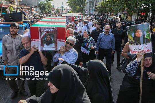 مراسم تشییع پیکر ۱۱ شهید حمله جنایت کارانه رژیم صهیونیستی به مردم آستانه اشرفیه عصر پنجشنبه (۵ تیر )با حضور مردم در رشت تشییع شد.