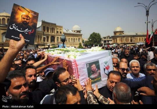 مراسم تشییع پیکر شهیدان امیرمحمد زمانی،رشید دینوری وفرشید کریمی از شهدای حملات رژیم غاصب صهیونیستی به ایران ، در میدان امام خمینی (ره) همدان برگزار شد.