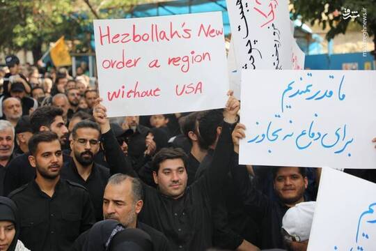 پلاکاردها و دست نوشته‌ها در مراسم تشییع شهدای اقتدار