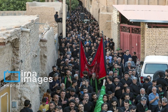 مراسم «محله‌گردی» در یزد یکی از آیین‌های سنتی و مذهبی است که در ایام محرم به ویژه در روز دوم آن برگزار می‌شود.