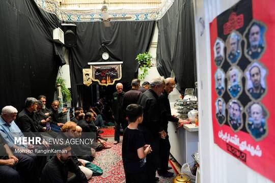 خانه سیدها در بلوار قیام تهران با بیش از صد سال مراسم عزاداری حضرت سیدالشهدا (صلوات الله علیه) هر روز میزبان جمع کثیری از مردم عزادار است.