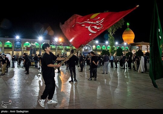 مراسم عزاداری شب هفتم محرم با حضور مجاورین و خدام این آستان در حرم مطهر حضرت شاهچراغ (ع) برگزار شد.